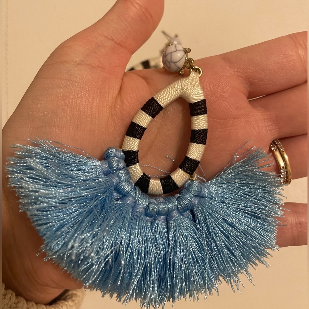 Fun statement earrings - Picture 2 of 3